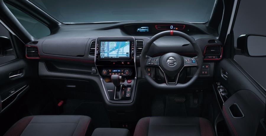 Торпедо Nissan Serena Nismo 2017 года  (фото 12 из 14)